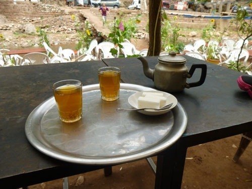 Un bon thé à la menthe sans sucre après un repas Marocain.